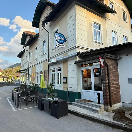 Rustica Apartmens 公寓